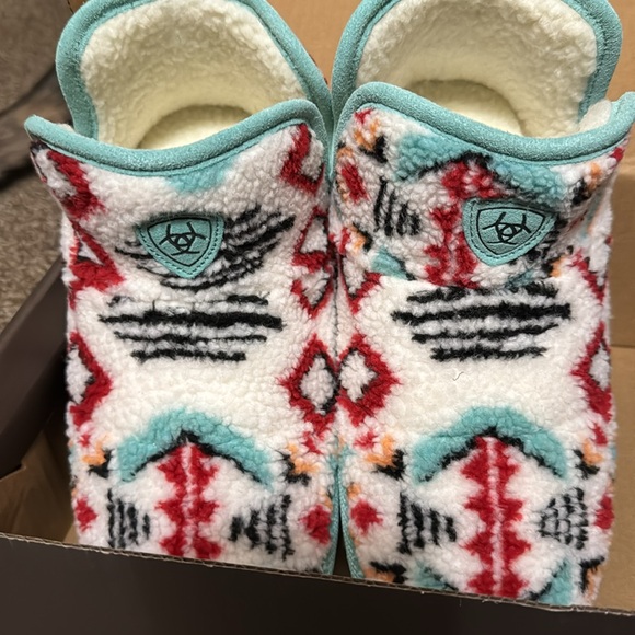 Ariat Slipper Boots New in box! - Picture 4 of 5